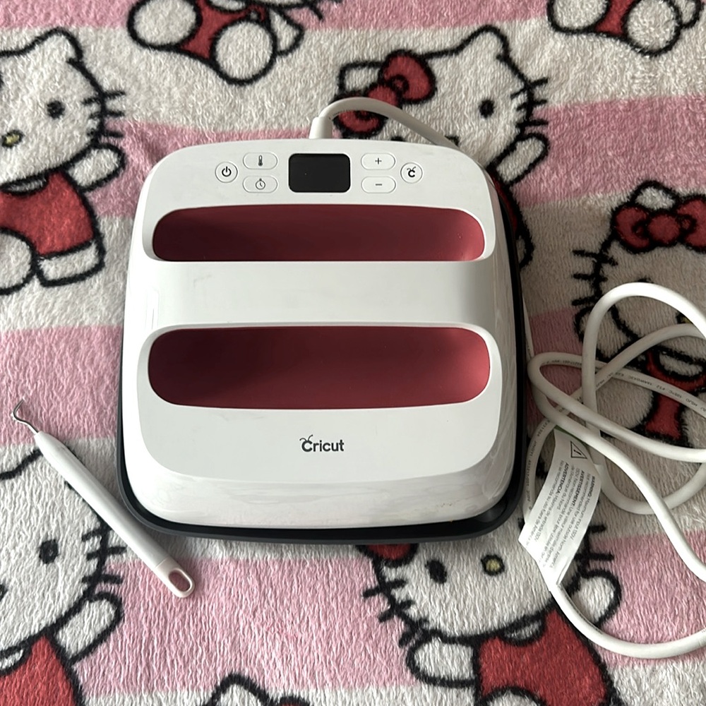Cricut EasyPress 2 Raspberry - ONLY USED ONCE ⚠️